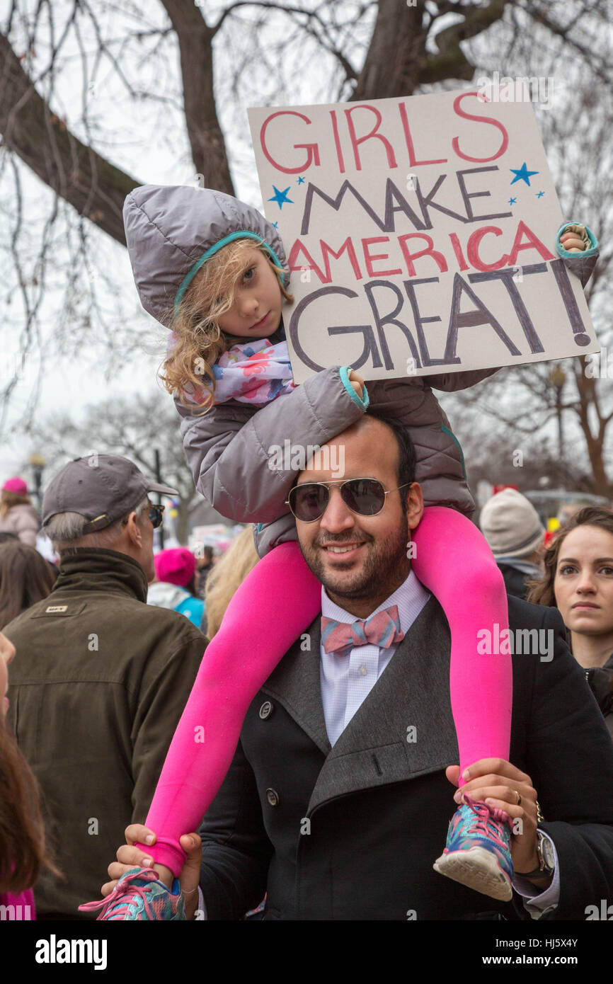Washington, DC, USA - 21 janvier 2017 - La Marche des femmes sur Washington a attiré un demi-million à la capitale nationale pour protester contre le Président Donald Trump. C'était une bien plus grande foule qu'avait été témoin de son inauguration le jour précédent. Crédit : Jim West/Alamy Live News Banque D'Images