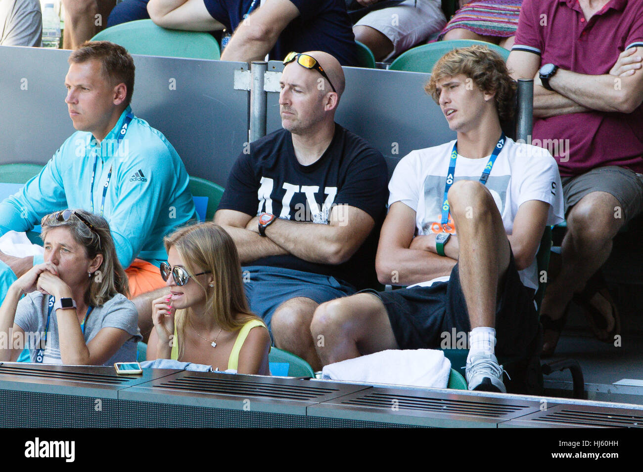 Melbourne, Australie. 22 janvier, 2017. Alexander Zverev (R) de l'Allemagne, ses parents et l'entraîneur athlétique en Zverevs Vert Jaz Mischa joueurs fort lors du match contre numéro un mondial Andy Murray à l'Open d'Australie 2017 à Melbourne Park, Melbourne, Australie. (Photo de Frank Molter) Crédit : Frank Molter/Alamy Live News Banque D'Images