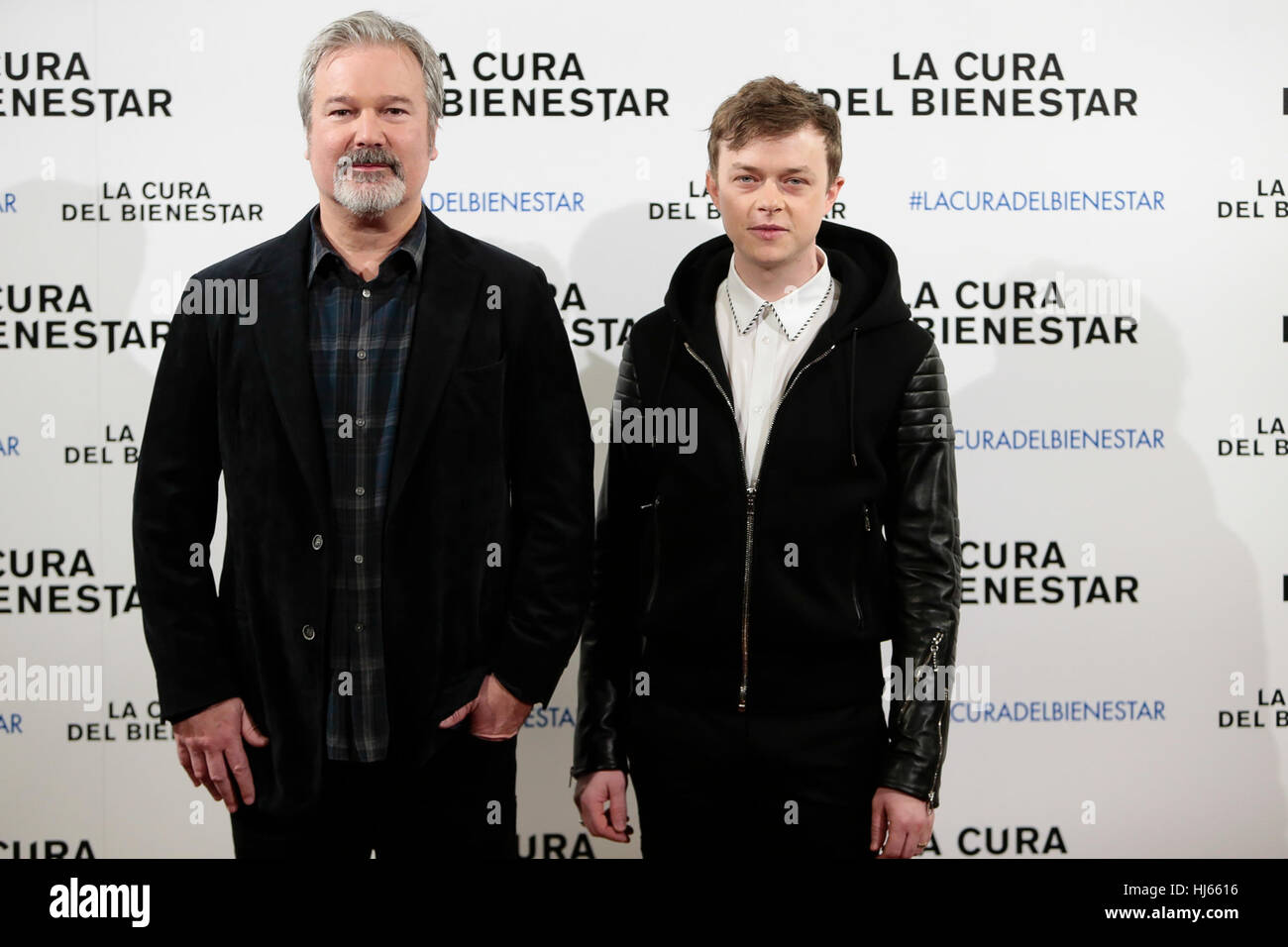 Madrid, Espagne. 25 Jan, 2017. Réalisateur Gore Verbinski et l'Acteur Dane DeHaan pendant les 'un traitement pour le mieux-être de première mondiale à Madrid. Le 25 janvier 2017 Credit : Gtres más información en ligne Comuniación,S.L./Alamy Live News Banque D'Images