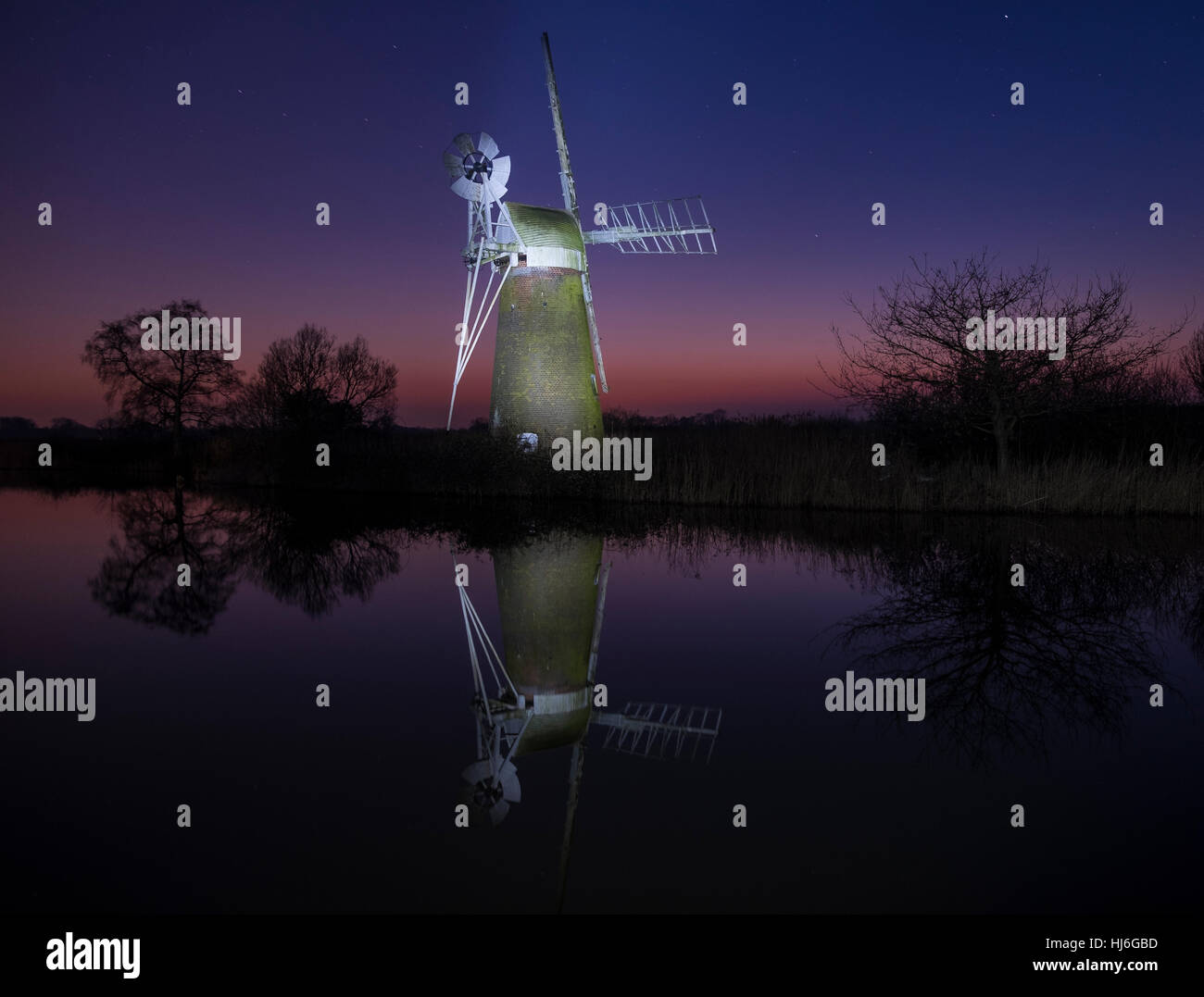 Moulin de drainage gazon Fen, Norfolk Broads, England UK Banque D'Images