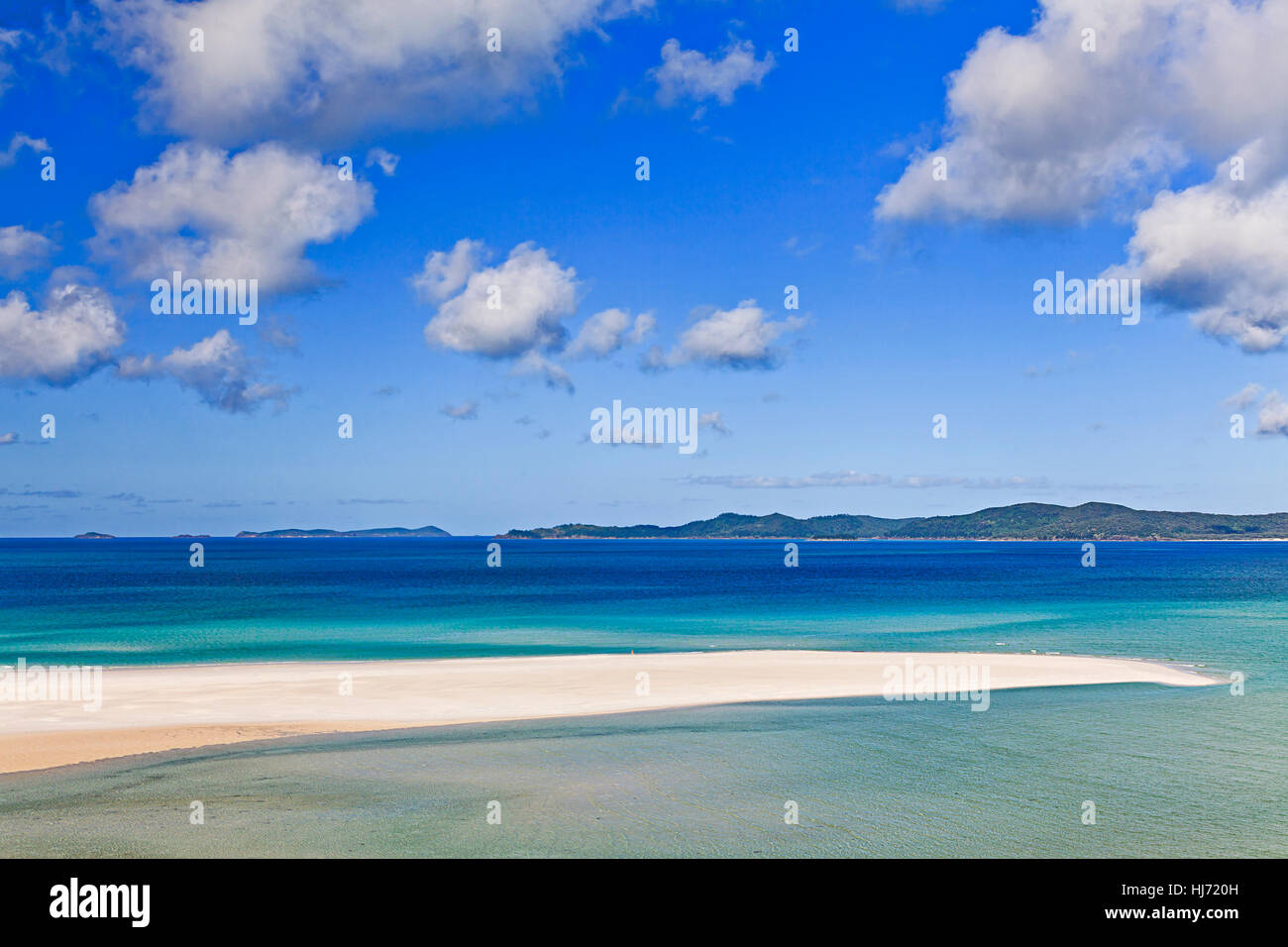 Great Barrier Reef Coral Sea Whitsundays islands Whitehaven Beach de sable de silice blanc et de l'eau sur une journée ensoleillée dans le Queensland, Australie. Banque D'Images