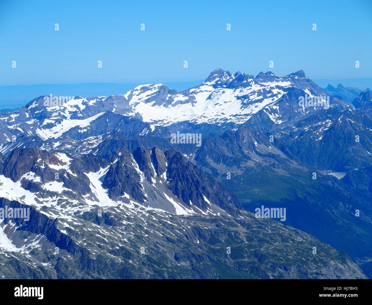 Paysage de montagnes alpines dans beauté français, italien et suisse vu de l'Aiguille du Midi à CHAMONIX MONT BLANC EN FRANCE. Banque D'Images