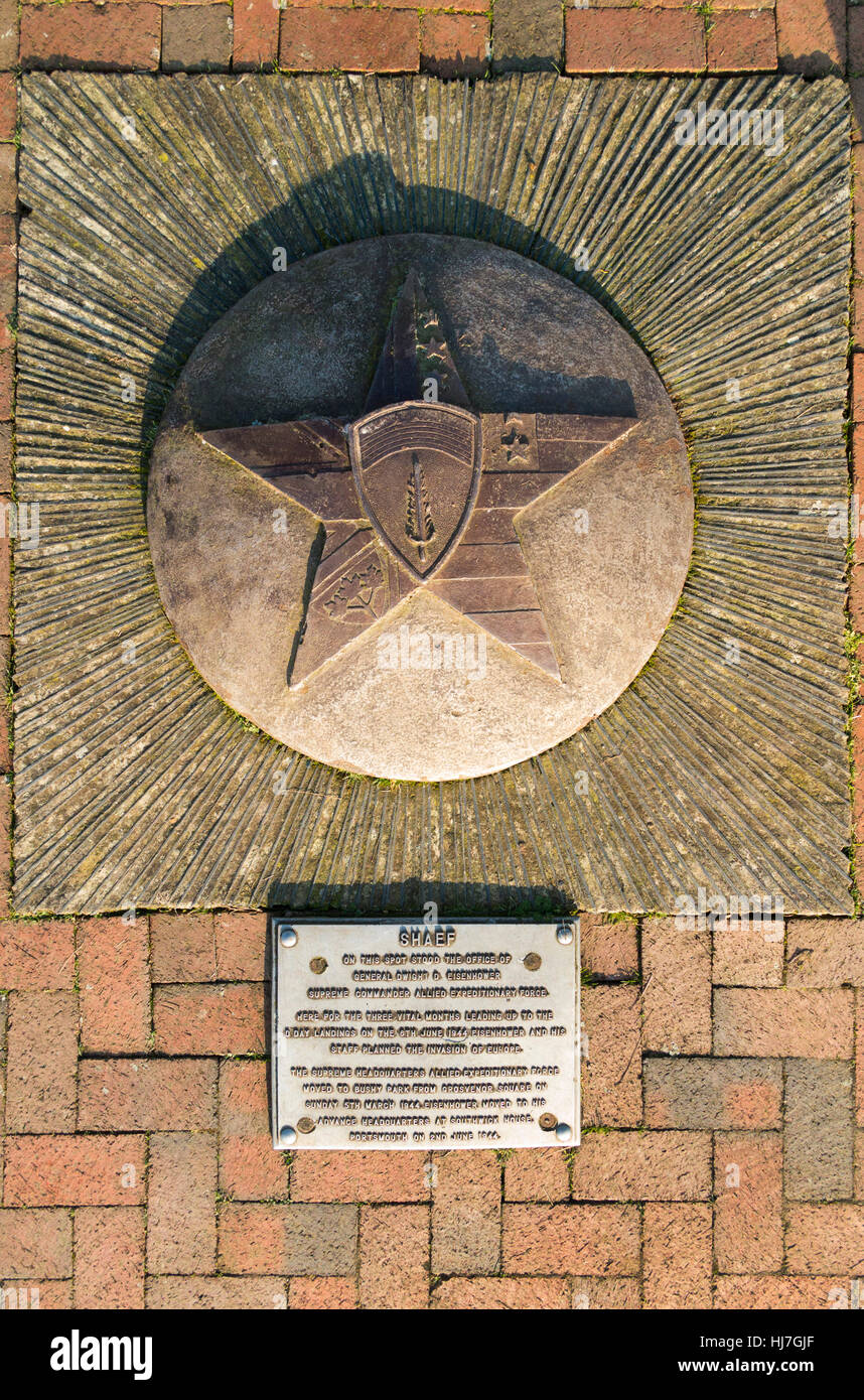 Le SHAEF Memorial & plaque. Bushy Park. Teddington. Middlesex. UK. Ici a été planifié l'opération Overlord ; débarquement Normandie Banque D'Images