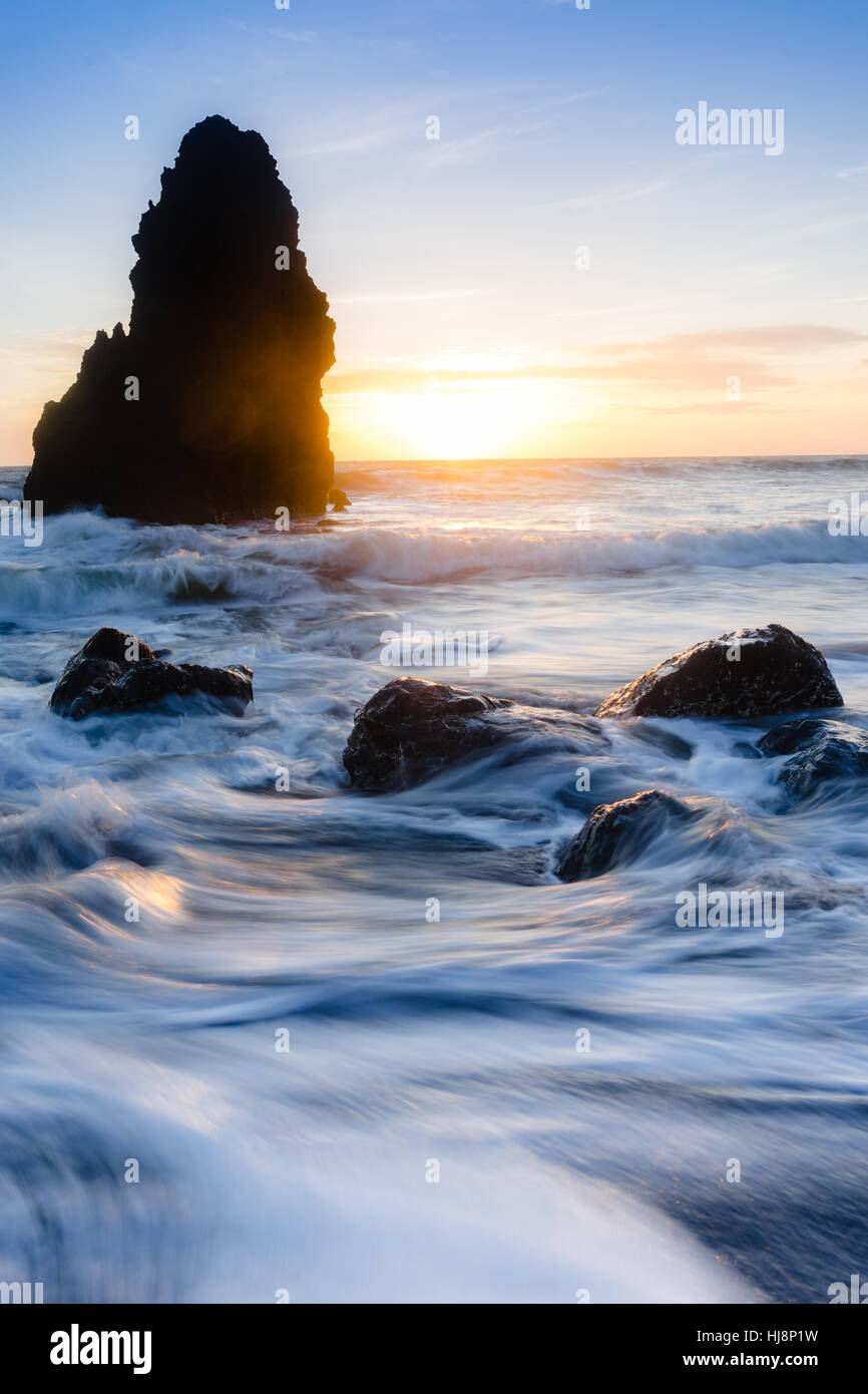 Piles de mer dans l'océan, Rodeo Beach, Californie, États-Unis Banque D'Images