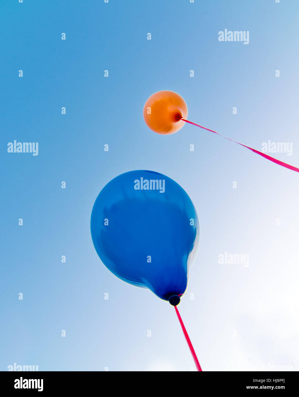 Low angle view of deux ballons Banque D'Images