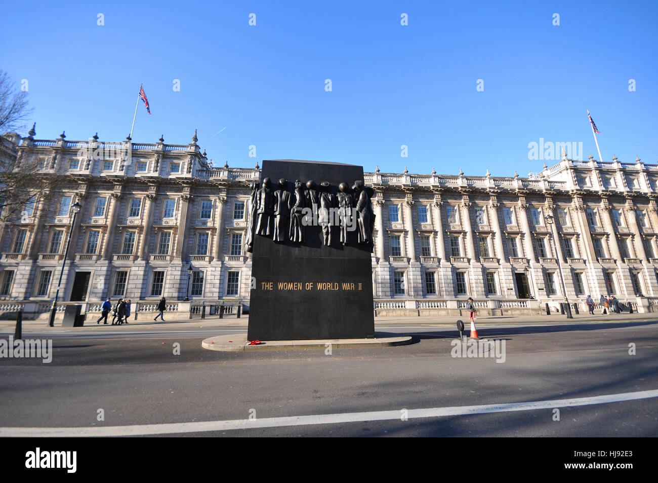 Monument à la femme de la Seconde Guerre mondiale est un monument commémoratif de guerre situé sur Whitehall à Londres, au nord du cénotaphe. Banque D'Images