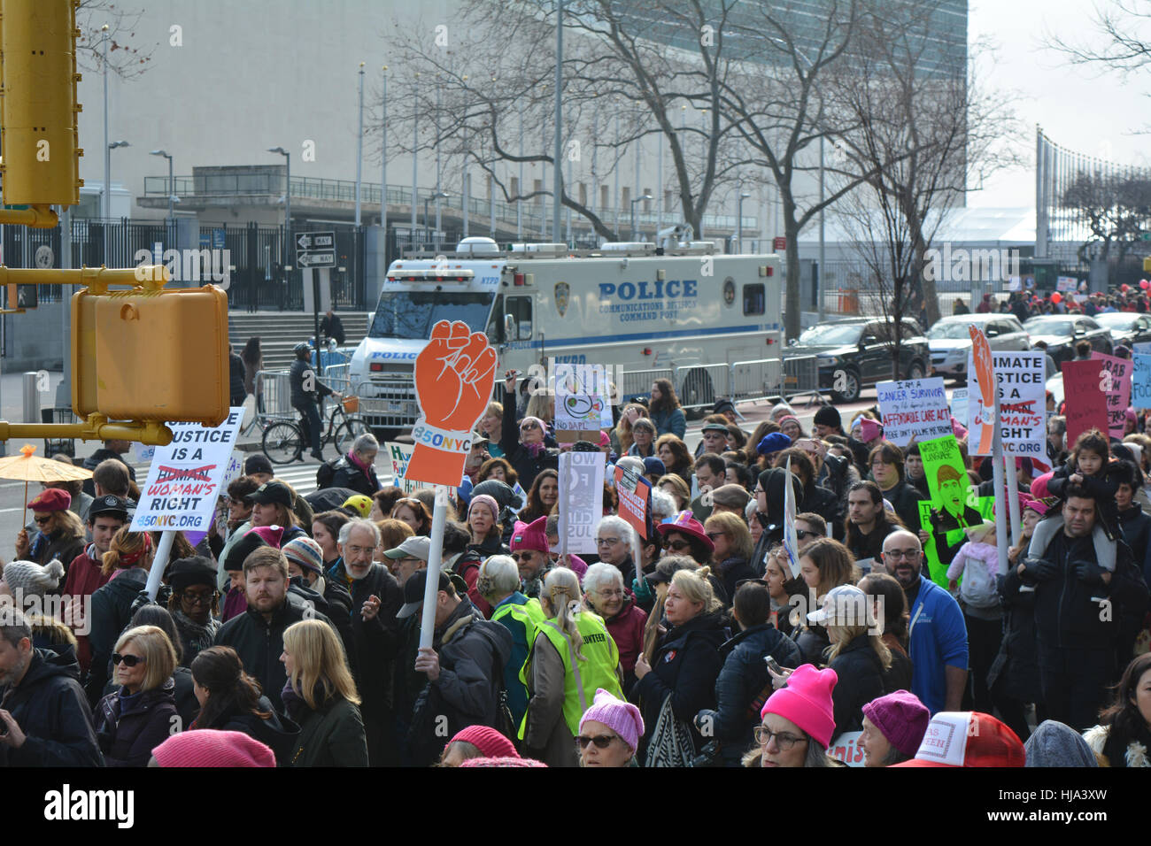 La Marche des femmes et la lutte contre Trump protester à New York Banque D'Images