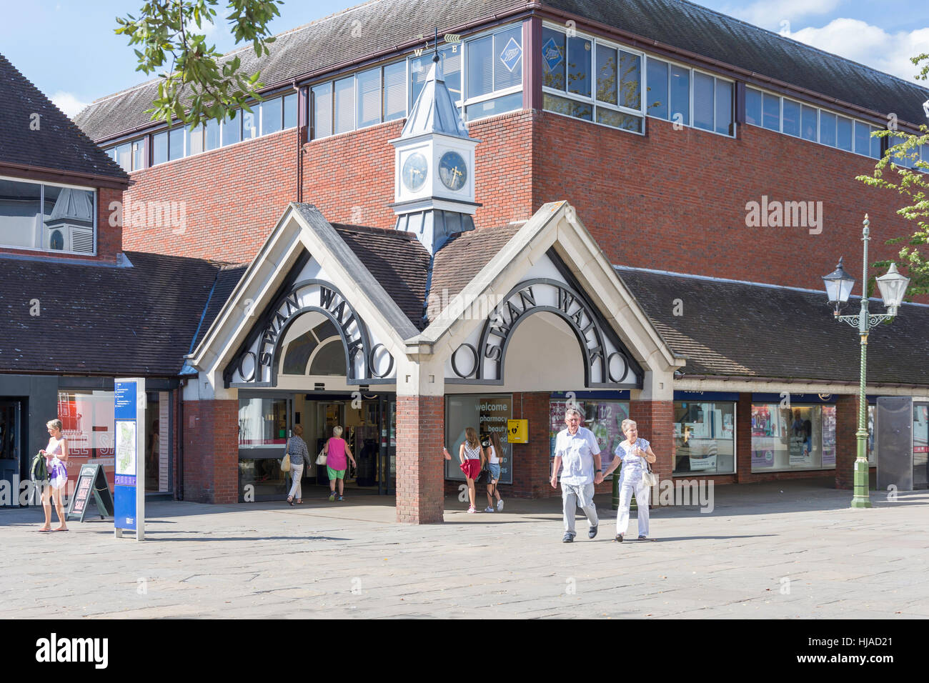 Entrée de Swan Walk Shopping Centre, Carfax, Horsham, West Sussex, Angleterre, Royaume-Uni Banque D'Images