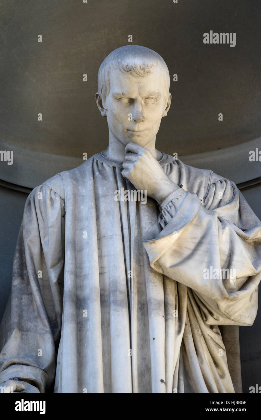 Florence. L'Italie. Statue de Niccolò Machiavelli (1469-1527), Galerie des Offices. Banque D'Images