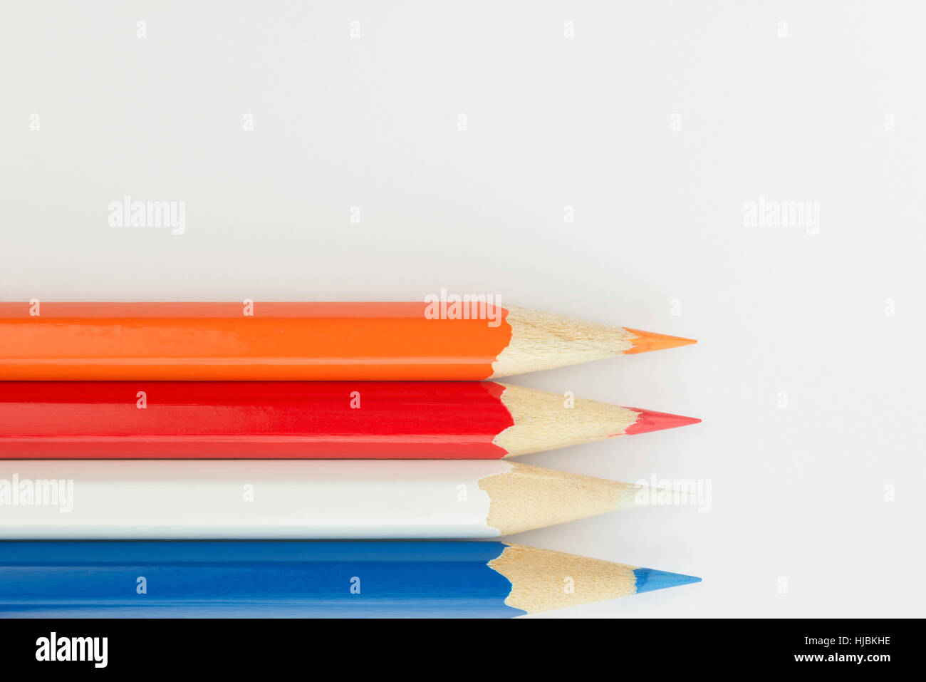 Collection de crayons colorés aux couleurs de pavillon néerlandais