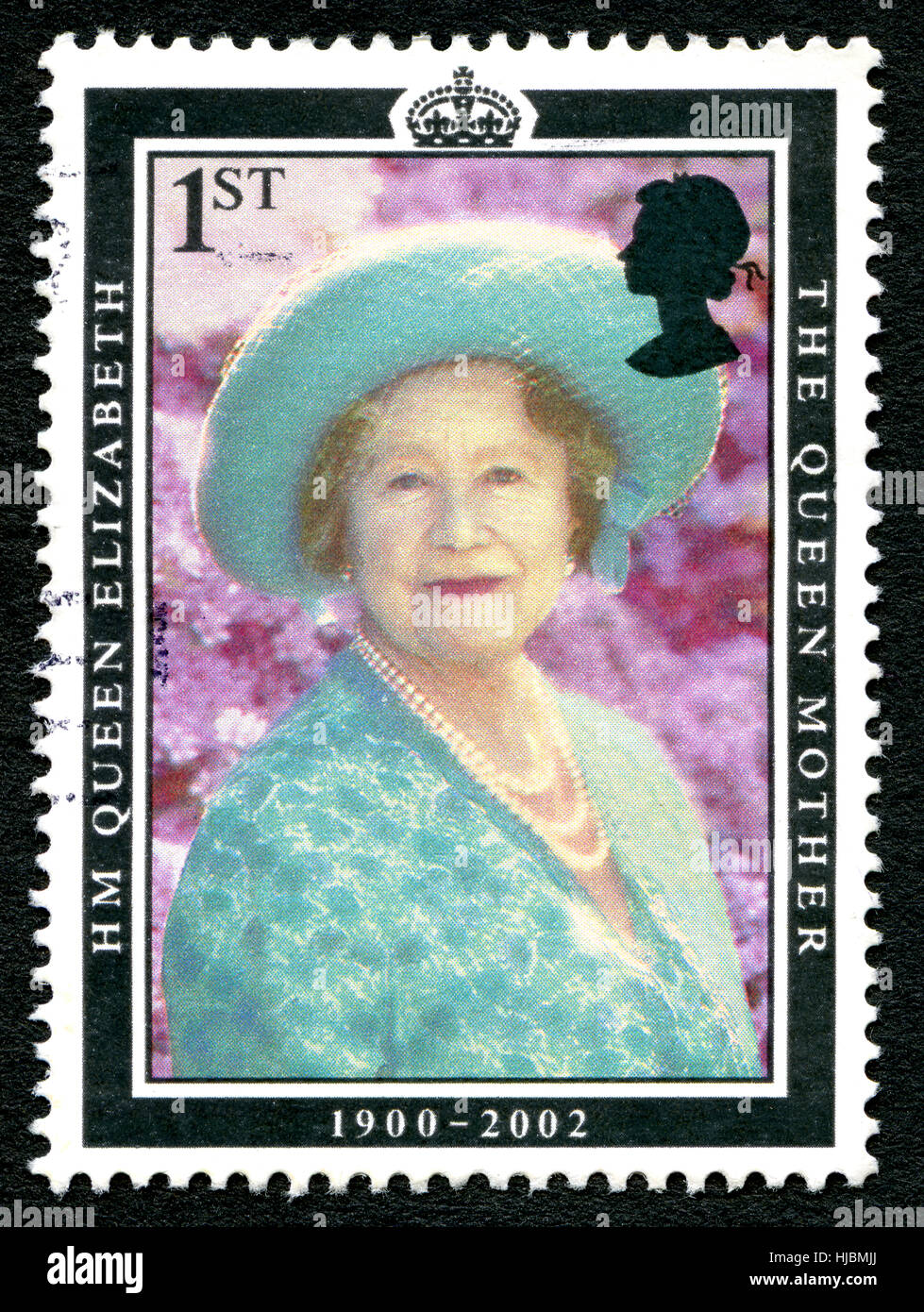 Grande-bretagne - circa 2002 : un timbre-poste utilisé en provenance du Royaume-Uni, de célébrer la vie d'Elizabeth, la Reine Mère, vers 2002. Banque D'Images