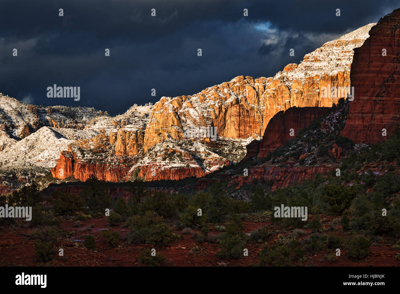 Coucher de soleil spectaculaire sur les rochers rouges de Sedona, Arizona Banque D'Images