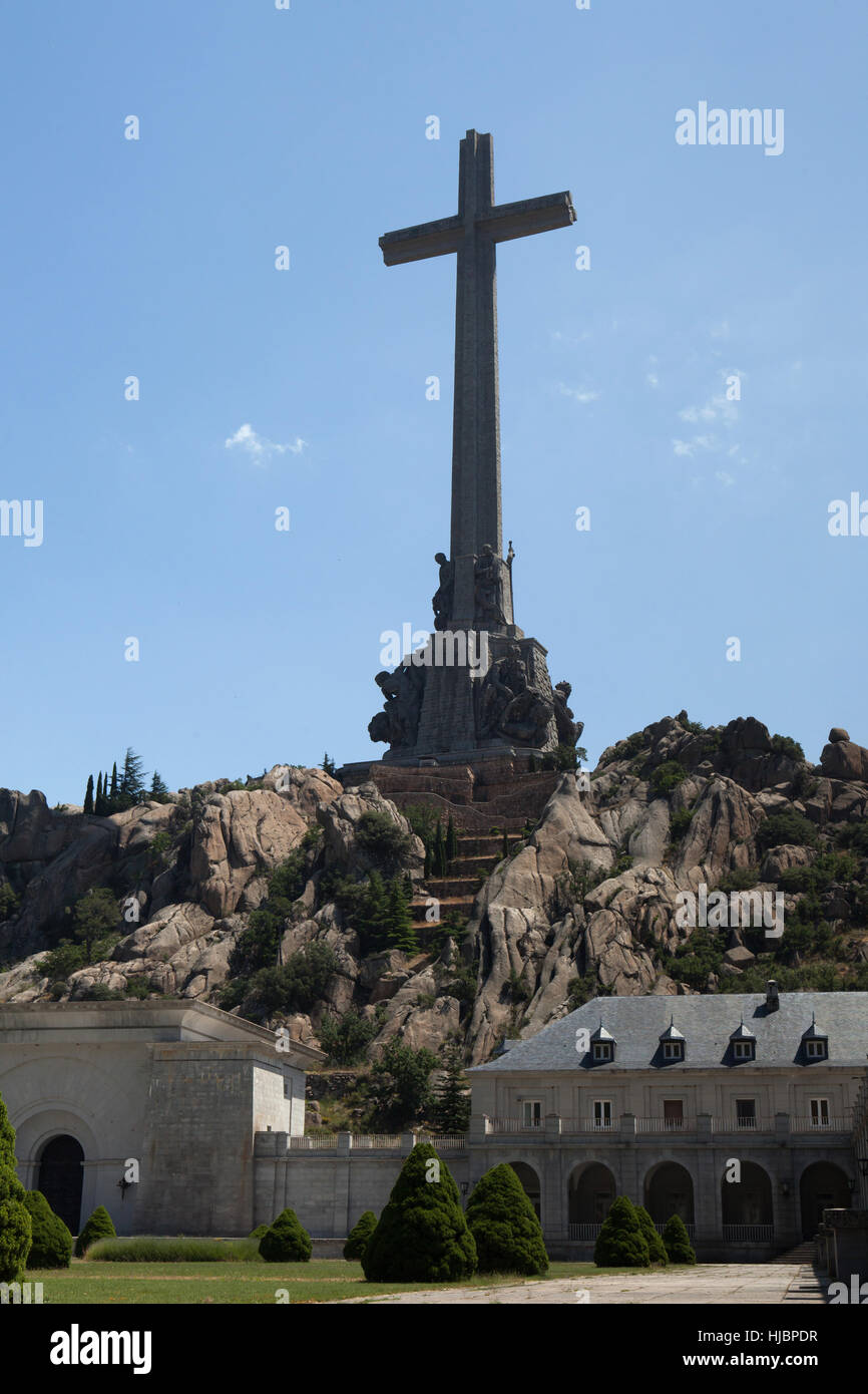 La Sainte Croix sur l'abbaye bénédictine de la Sainte Croix dans la Valle de los Caidos (vallée de l'armée déchue) près de Madrid, Espagne. Banque D'Images