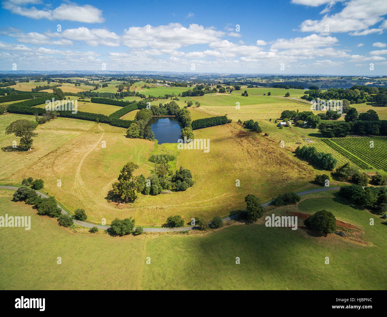 La campagne sur l'été lumineux paysage aérien jour Banque D'Images