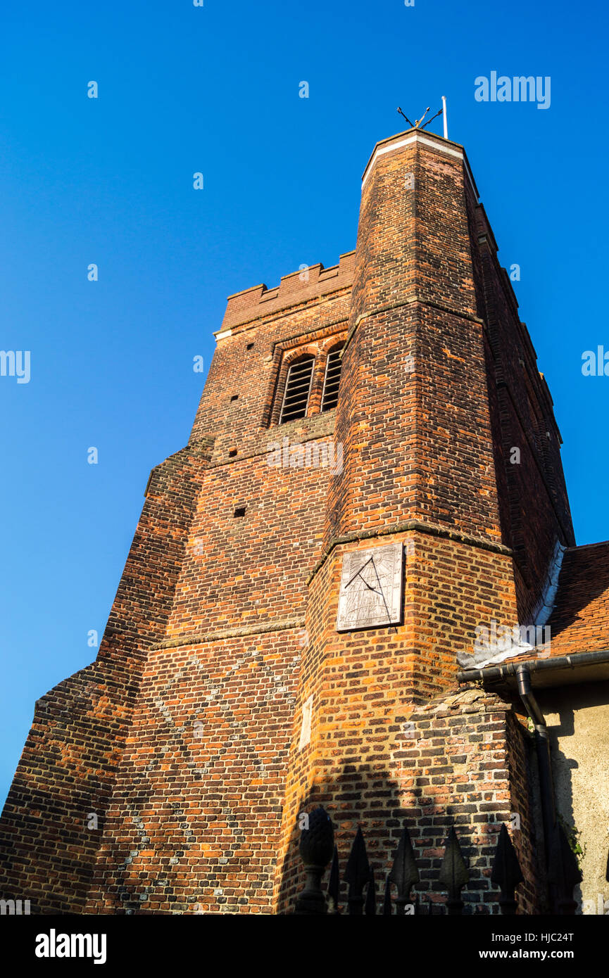 Cadran solaire de style géorgien, 1765, restauré par Barrie 2010 hiver, All Saints' Church, Nazeing, Essex, Angleterre Banque D'Images