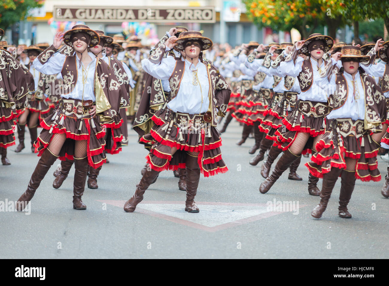 Badajoz, Espagne - Février 7, 2016:Interprètes prendre part dans le défilé du carnaval de comparsas à Badajoz Ville. Banque D'Images