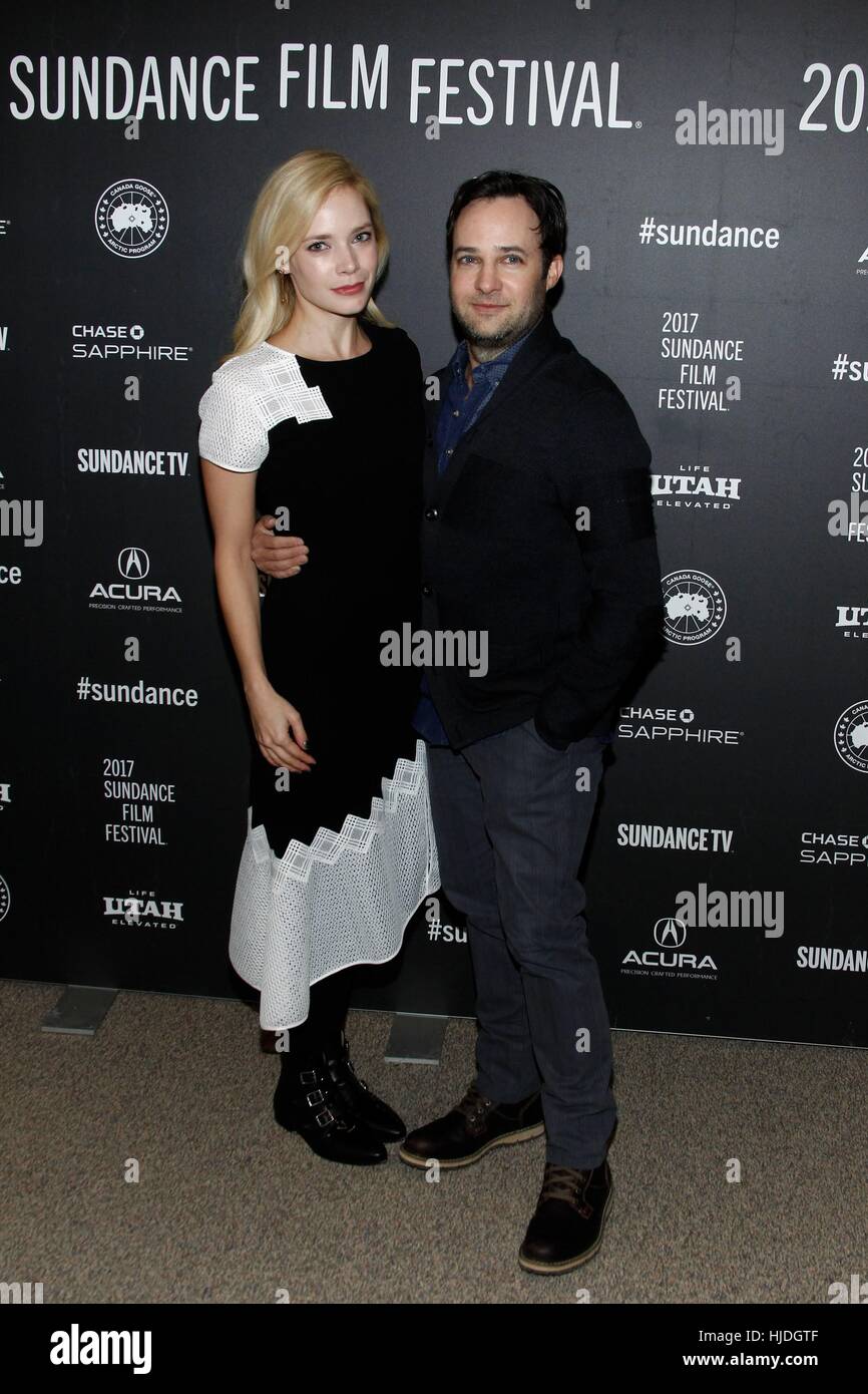 Park City, Utah, USA. 24 Jan, 2017. Caitin Mehner, Danny Strong aux arrivées de rebelle EN LE SEIGLE en première mondiale au Festival du Film de Sundance 2017, Théâtre Eccles, Park City, UT 24 Janvier, 2017. Credit : James Atoa/Everett Collection/Alamy Live News Banque D'Images