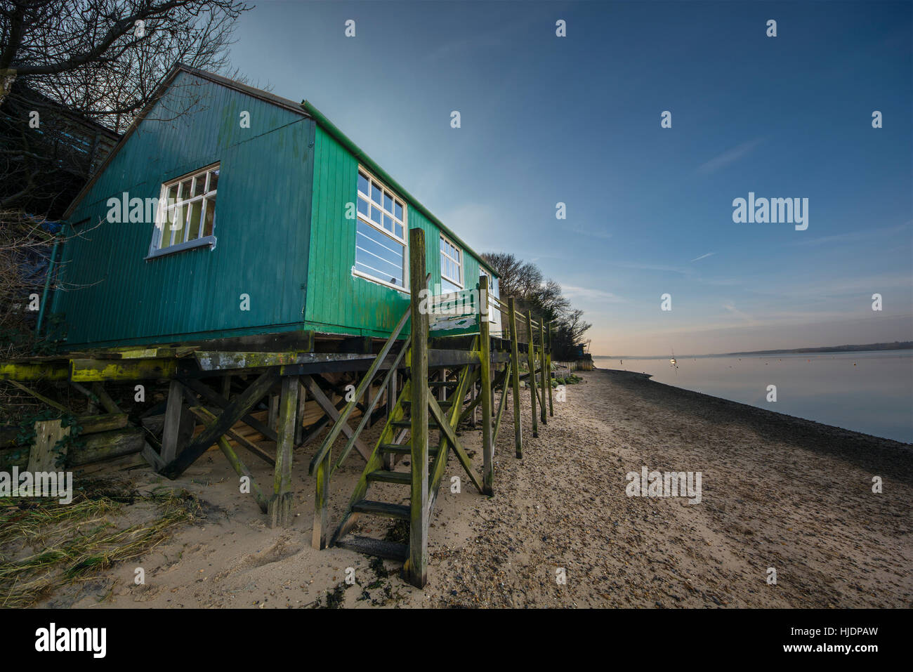 Maison de plage de l'estuaire de la rivière Stour Wrabness, Essex England UK Banque D'Images