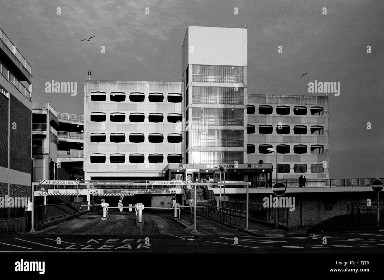 AJAXNETPHOTO. L'année 2008. WORTHING, ANGLETERRE - SPACE SAVER - GRAFTON PLUSIEURS ÉTAGES DANS LA VILLE. PHOTO:JONATHAN EASTLAND/AJAX REF:81504 1 4 2 Banque D'Images