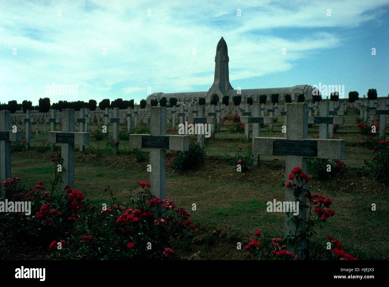 AJAXNETPHOTO. DOUAUMONT,NR.VERDUN, FRANCE. La PREMIÈRE GUERRE MONDIALE POUR LE CIMETIÈRE NATIONAL SOLDATS FRANÇAIS QUI SONT TOMBÉS DANS LA BATAILLE DE VERDUN AU COURS DE LA GRANDE GUERRE 1914-1918. PHOTO:JONATHAN EASTLAND/AJAX REF:3478 7 Banque D'Images