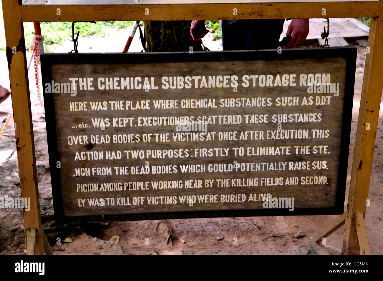 La salle de stockage des substances chimiques - Site Memorial The Killing Fields - Musée de Choeung Ek Cambodge ( fosse commune des victimes de Pol Pot - Khmers rouges à partir de 1963 - 1997. Phnom Penh Cambodge ) Banque D'Images La salle de stockage des substances chimiques - Site Memorial The Killing Fields - Musée de Choeung Ek Cambodge ( fosse commune des victimes de Pol Pot - Khmers rouges à partir de 1963 - 1997. Phnom Penh Cambodge ) Banque D'Images