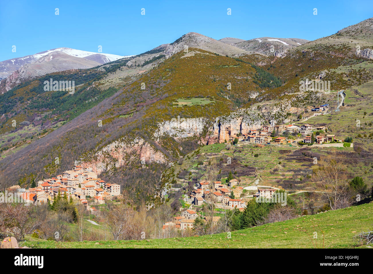 Maisons, arbre, arbres, montagnes, neige, de coke, de cocaïne, de matériel, d'une drogue, Banque D'Images