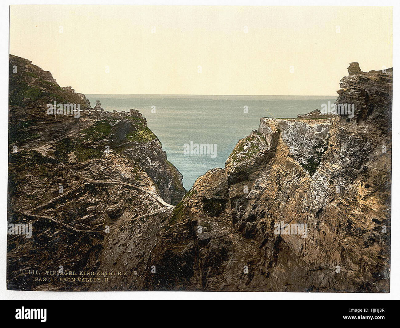 Tintagel, château du roi Arthur à partir de la vallée, II, Cornwall, Angleterre - Photochrom xixème siècle Banque D'Images