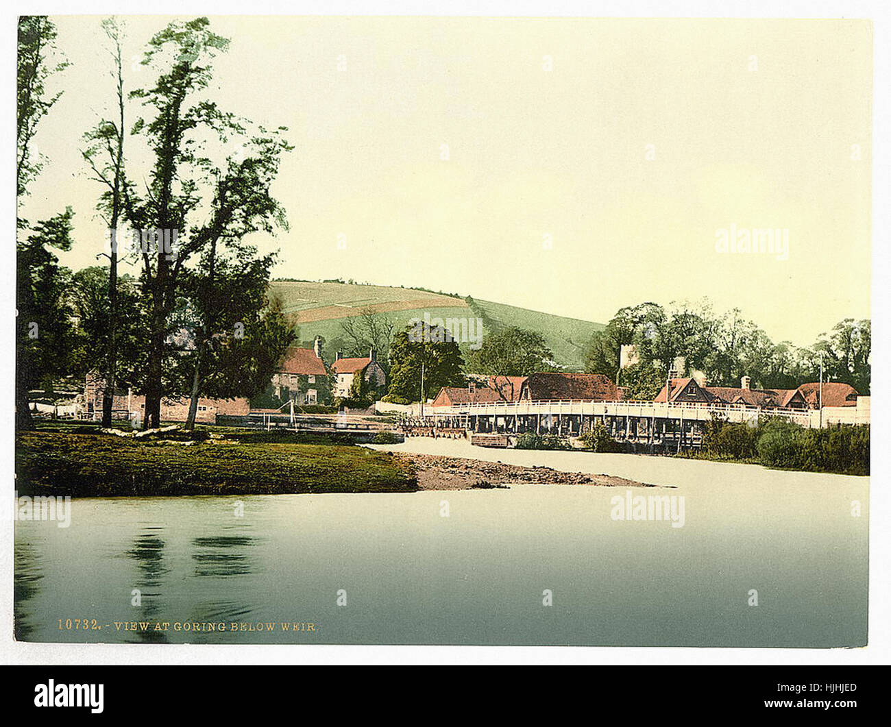 Voir à Goring, en aval du déversoir, Londres et les banlieues, Angleterre - Photochrom xixème siècle Banque D'Images