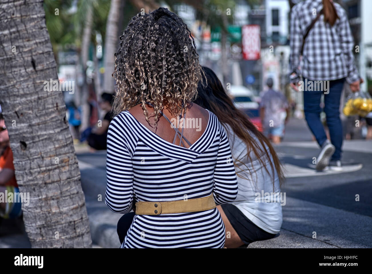 Cheveux. Femme avec une coiffure frizzy Afro Caribbean. Banque D'Images