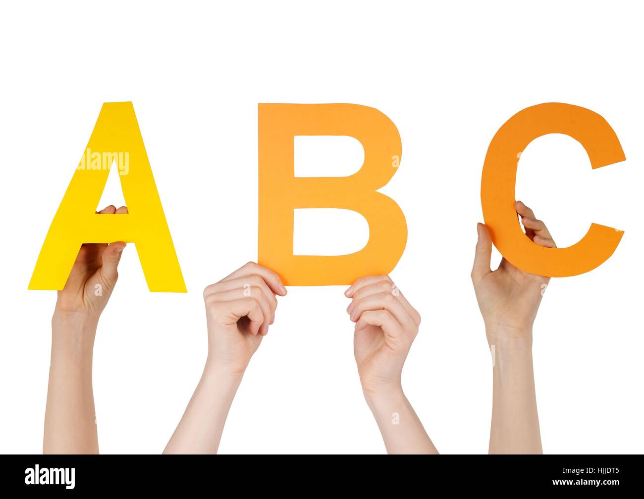 Mains tiennent les lettres ABC symbolisant l'alphabet, isolé Banque D'Images