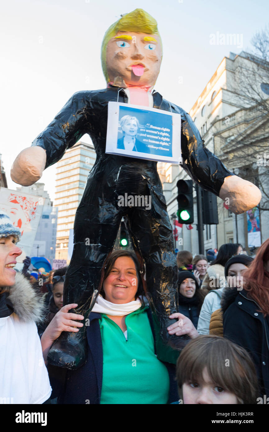 La Marche des femmes a lieu à Londres, au Royaume-Uni. C'est une partie d'une protestation contre le président américain Donald Trump Banque D'Images