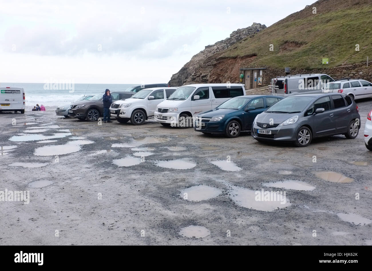 Le parking du National Trust à Chapel Porth, à Cornwall. Banque D'Images