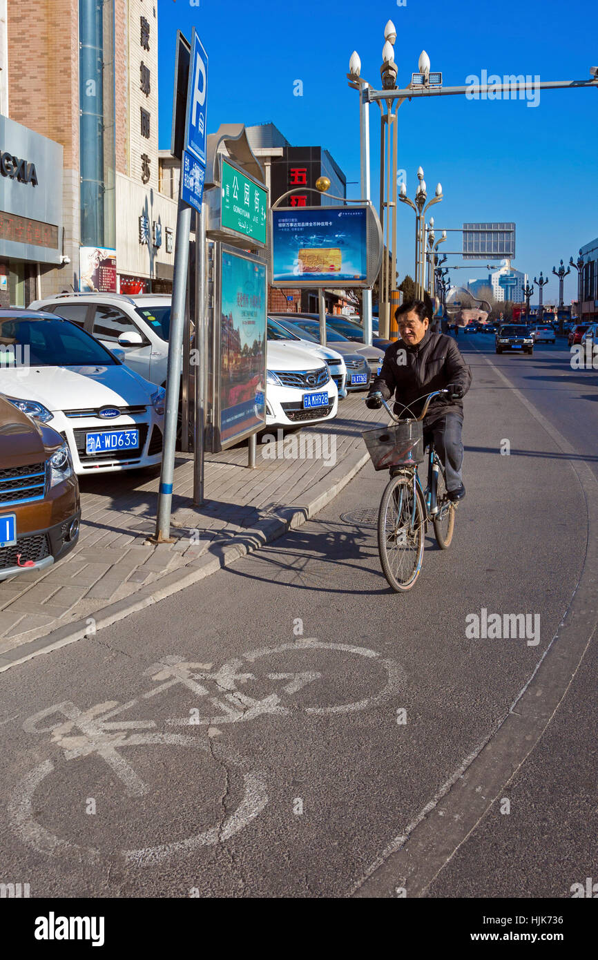 Cycliste à location lane, Yinchuan, Ningxia, Chine Banque D'Images