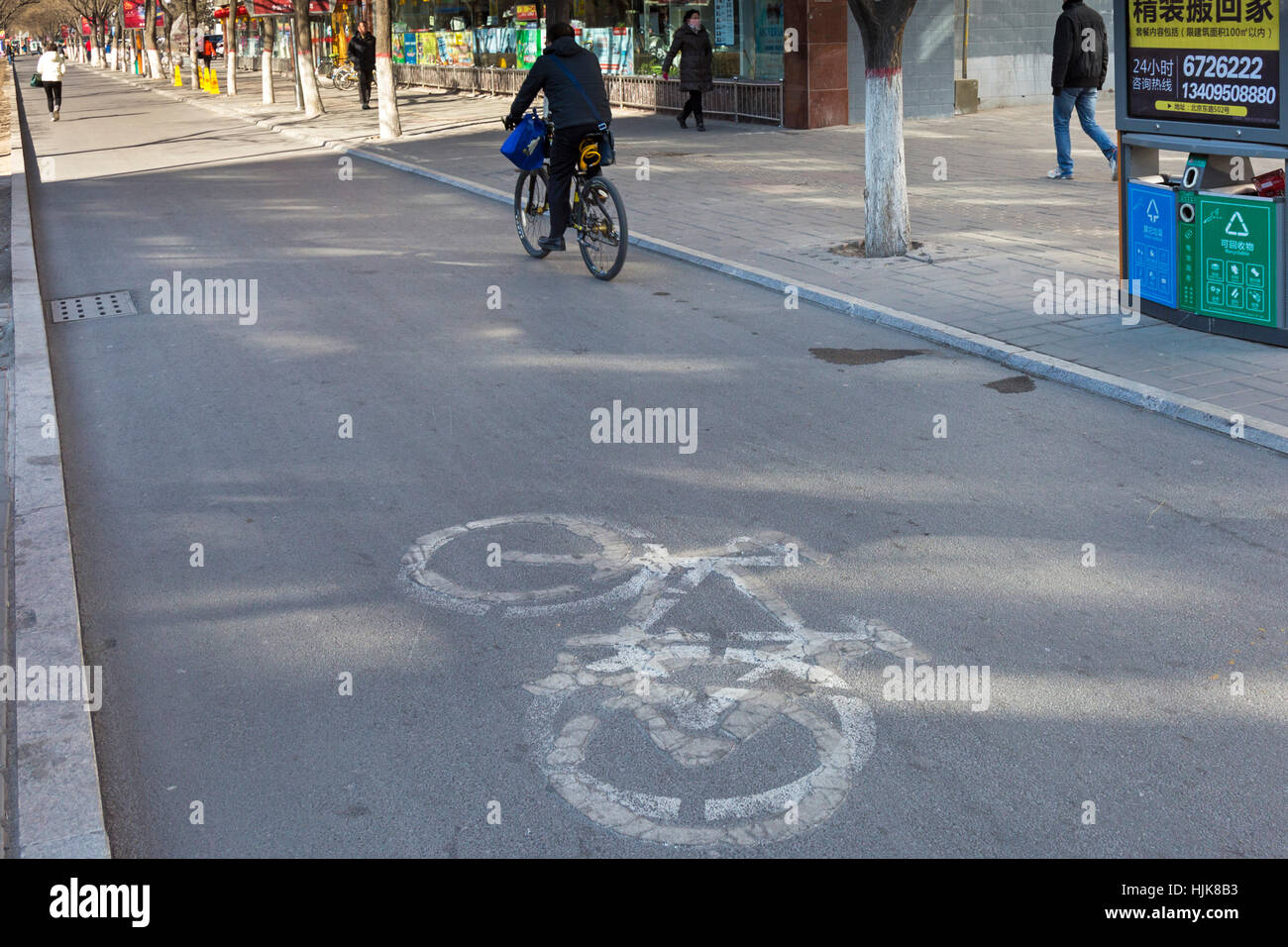 Cycliste à location lane, Yinchuan, Ningxia Province, China Banque D'Images