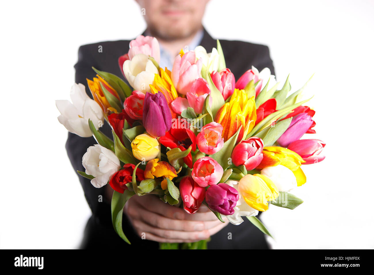 Homme la main avec bouquet de tulipes, isolé sur fond blanc Banque D'Images