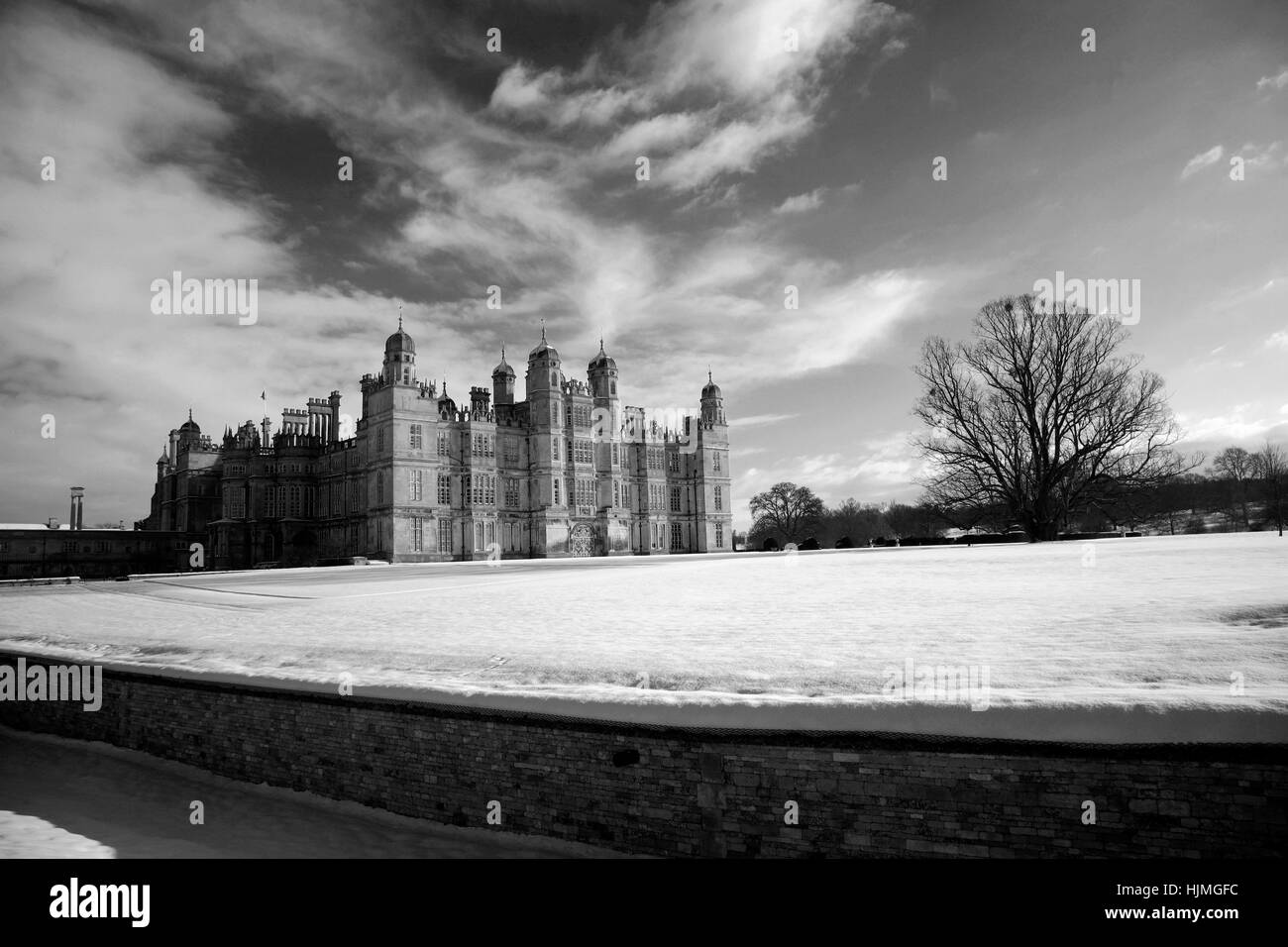 Neige de l'hiver, Burghley House maison seigneuriale, Cambridgeshire, Angleterre, Royaume-Uni Banque D'Images