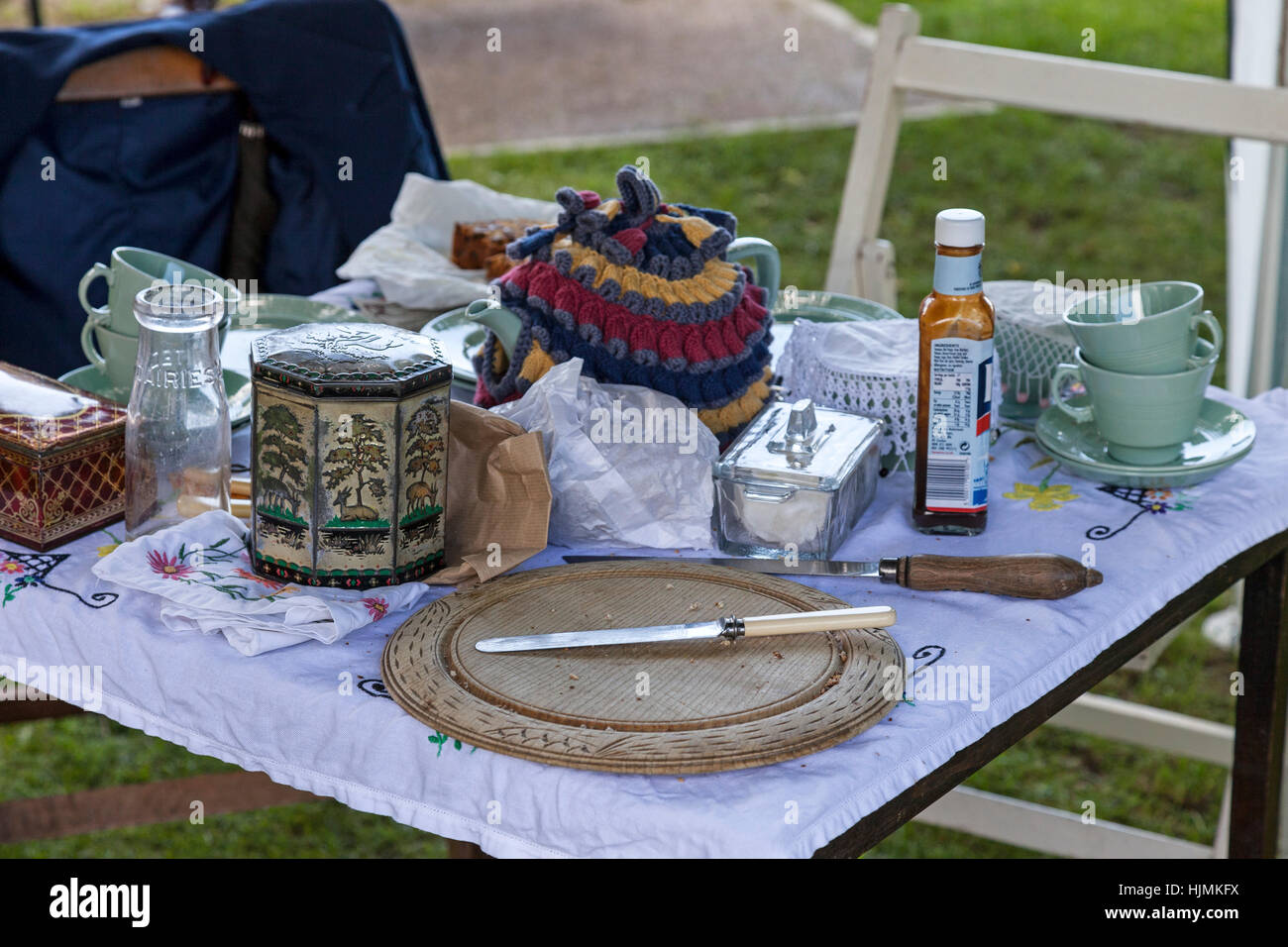 1940 Table à dîner mis en place dans le cadre d'une 1940 de reconstitution historique Week-end à Barnard Castle. Banque D'Images