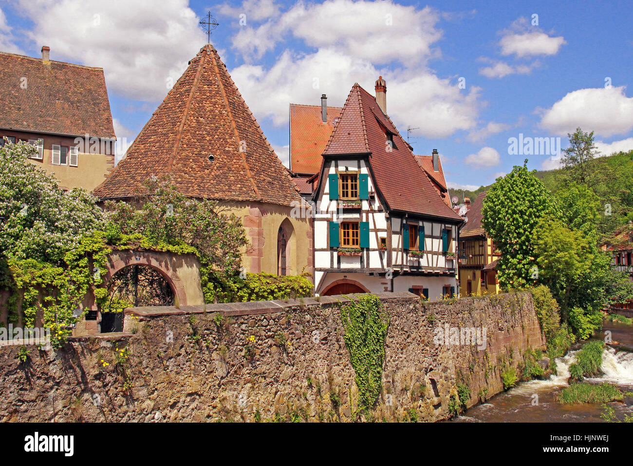 L'encadrement, l'alsace, bleu, historique, l'église, le tourisme, l'éclat, brille, lumineux, Banque D'Images