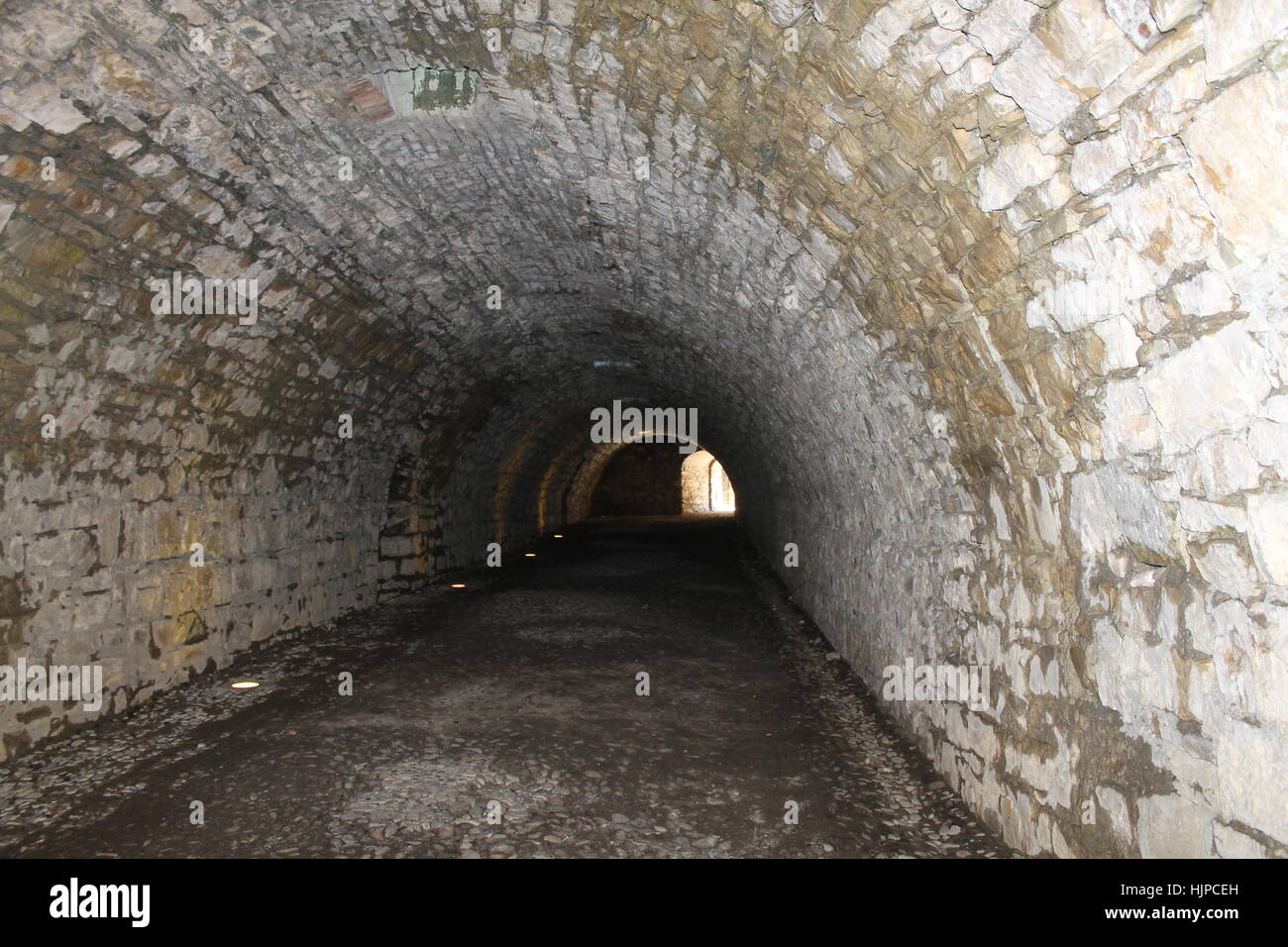 Ancien tunnel sombre en Italie Banque D'Images