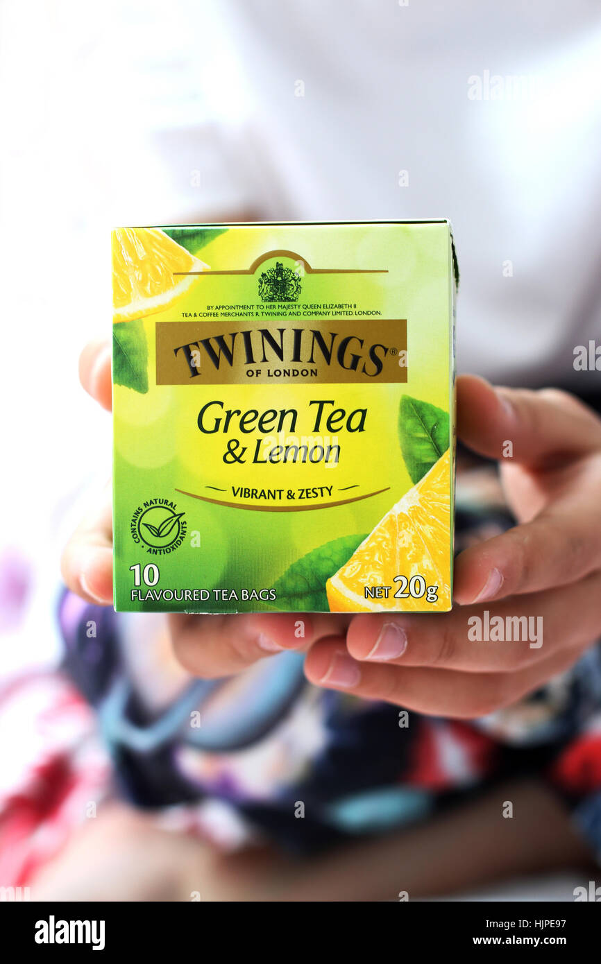 Twinings Thé Vert et goût Citron isolés contre fond blanc Banque D'Images