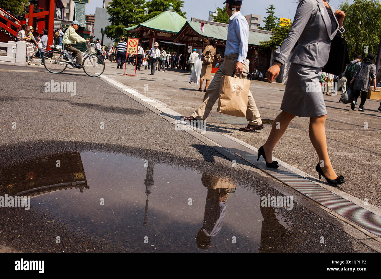 Reflet dans le Temple Senso-ji d'Asakusa de Tokyo..City, Japon, Asie Banque D'Images