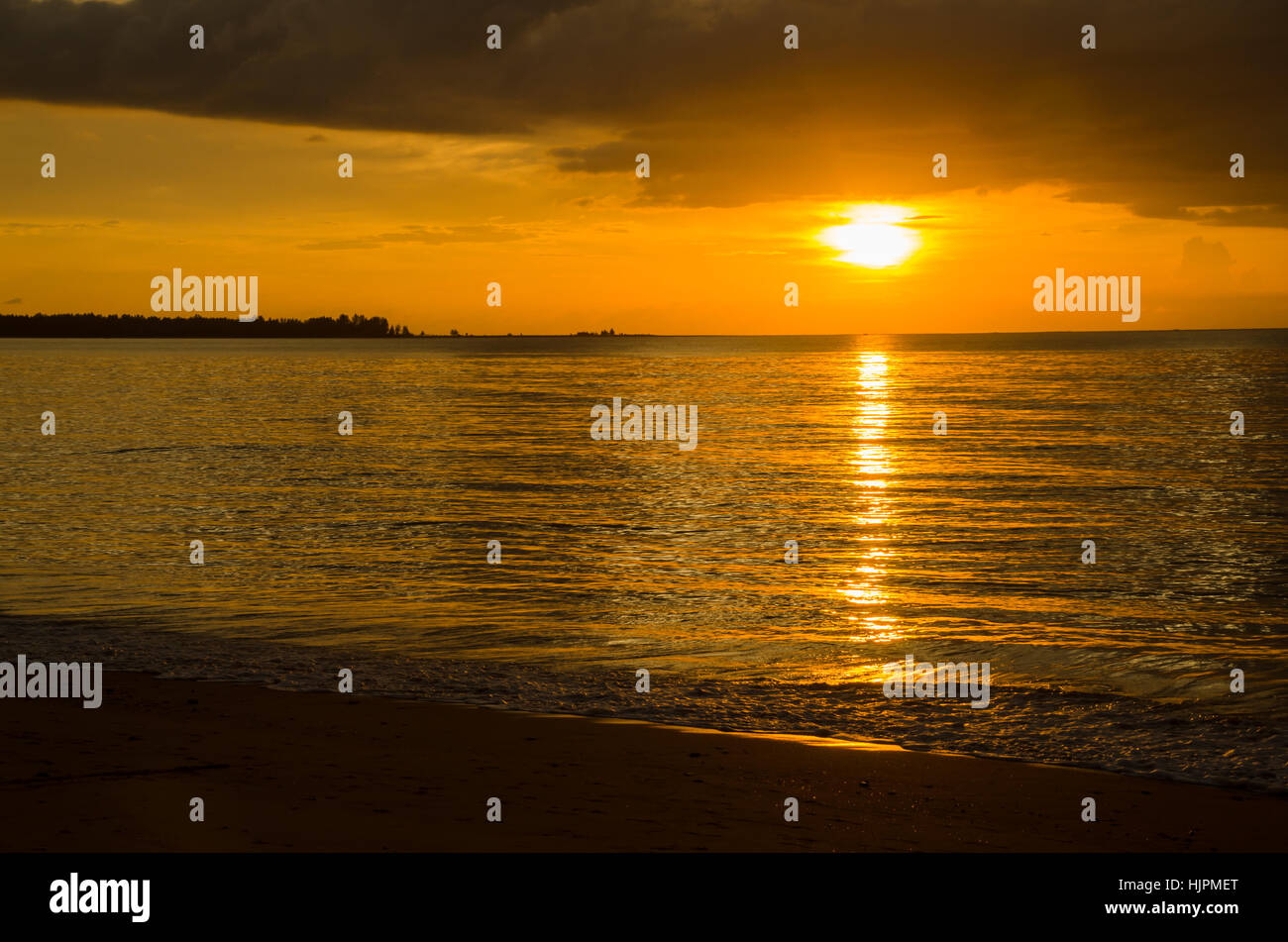 Beaux nuages sur la mer Banque D'Images