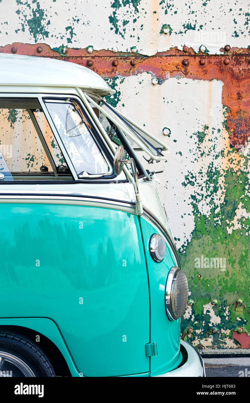 1966 VW Volkswagen écran divisé le camping-car. Centre du patrimoine mondial, Bicester Oxfordshire, Angleterre Banque D'Images