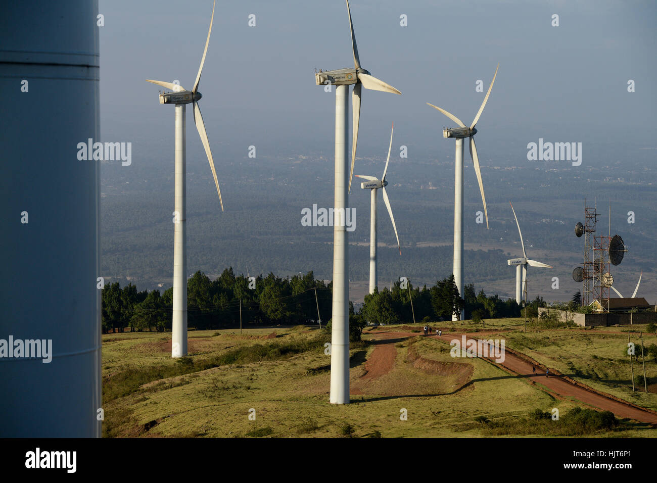 KENYA, Nairobi, Ngong Hills, 25,5 MW Wind Power Station avec Vestas et Gamesa wind turbines, détenu et exploité par KENGEN Kenya Electricity Generating Company / KENIA, Ngong Hills, Windpark zu KenGen Kenya Electricity Generating Company mit und Windkraftanlagen Vestas Gamesa Banque D'Images