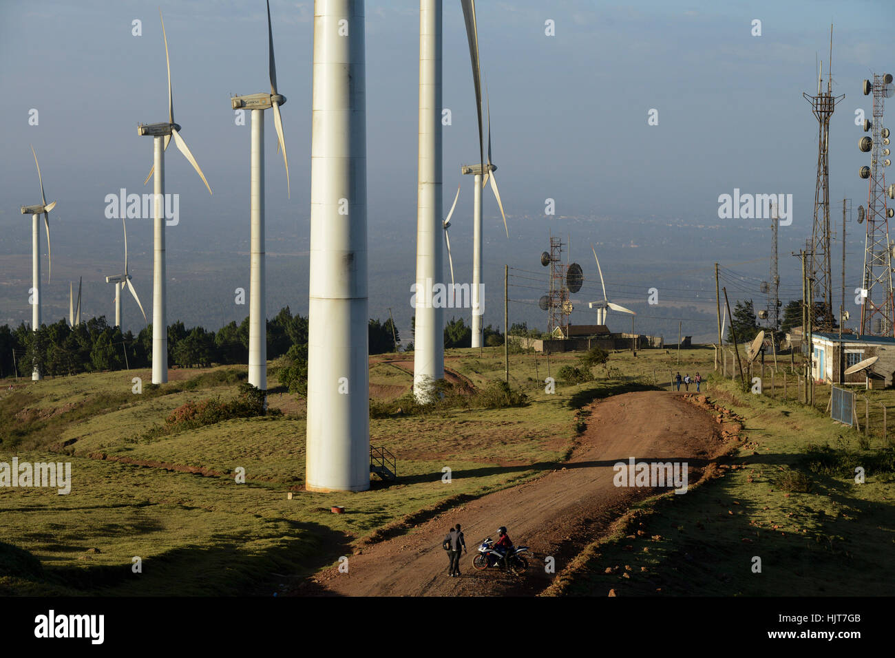 KENYA, Nairobi, Ngong Hills, 25,5 MW Wind Power Station avec Vestas et Gamesa wind turbines, détenu et exploité par KENGEN Kenya Electricity Generating Company / KENIA, Ngong Hills, Windpark zu KenGen Kenya Electricity Generating Company mit und Windkraftanlagen Vestas Gamesa Banque D'Images