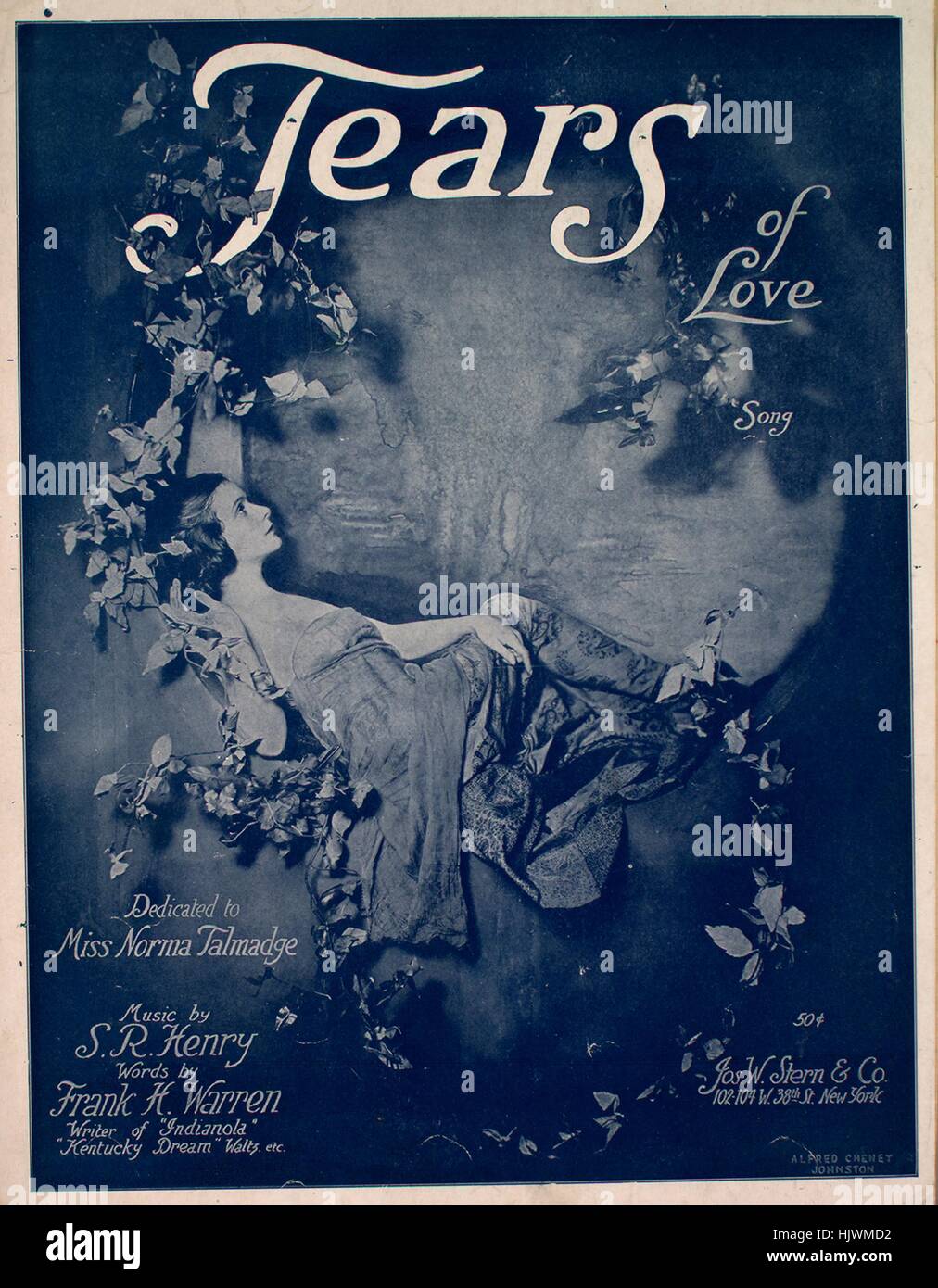 Sheet Music image de couverture de la chanson 'Tears of Love Song", avec une œuvre originale de la lecture des notes de musique par SR Henry Mots par Frank Warren H', United States, 1918. L'éditeur est répertorié comme "Jos. W. Stern et Co., 102-104 W. 38th Street.', la forme de la composition est "avec chœur trophique', l'instrumentation est 'piano et voix", la première ligne se lit "depuis le jour où notre mère Ève, dropp avait une larme sur le manchon d'Adam', et l'illustration artiste est répertorié comme "photo d'une femme non identifiée [Talmadge ?] par Alfred Cheney Johnston[ ?]". Banque D'Images