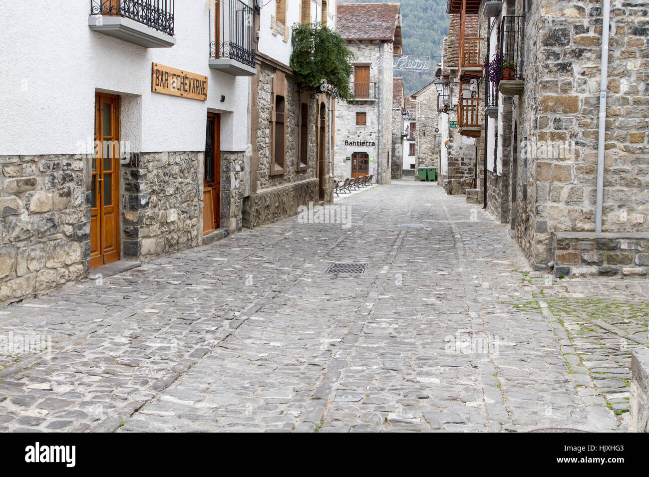 Dans les rues de pierre Anso village, province de Huesca, Aragon, Espagne. Banque D'Images