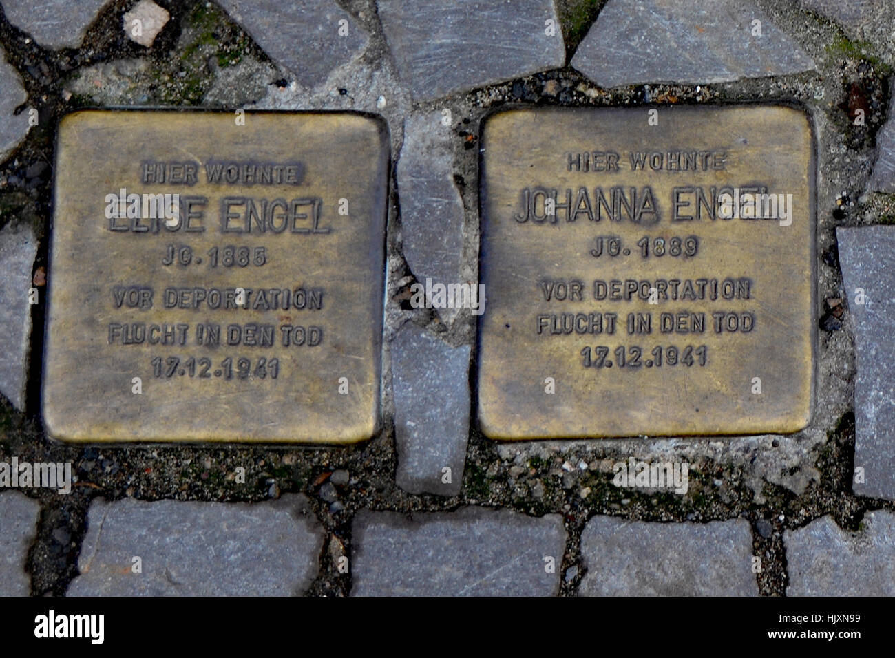 Stolperstein (pierre d'achoppement) dans les rues de Berlin (Elise et Johanna Engel) Banque D'Images