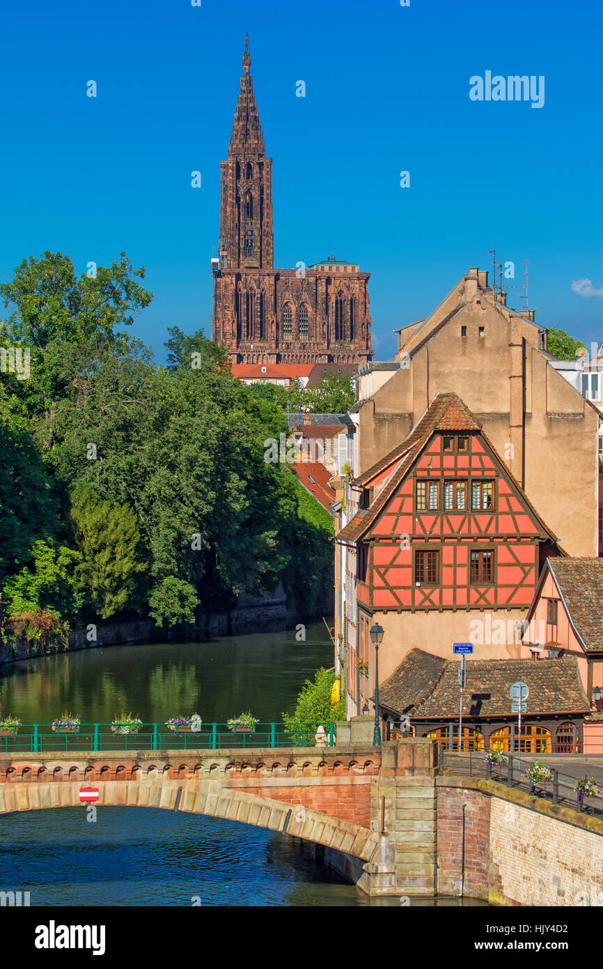 Ponts-Couverts pont et cathédrale en arrière-plan, Strasbourg Banque D'Images