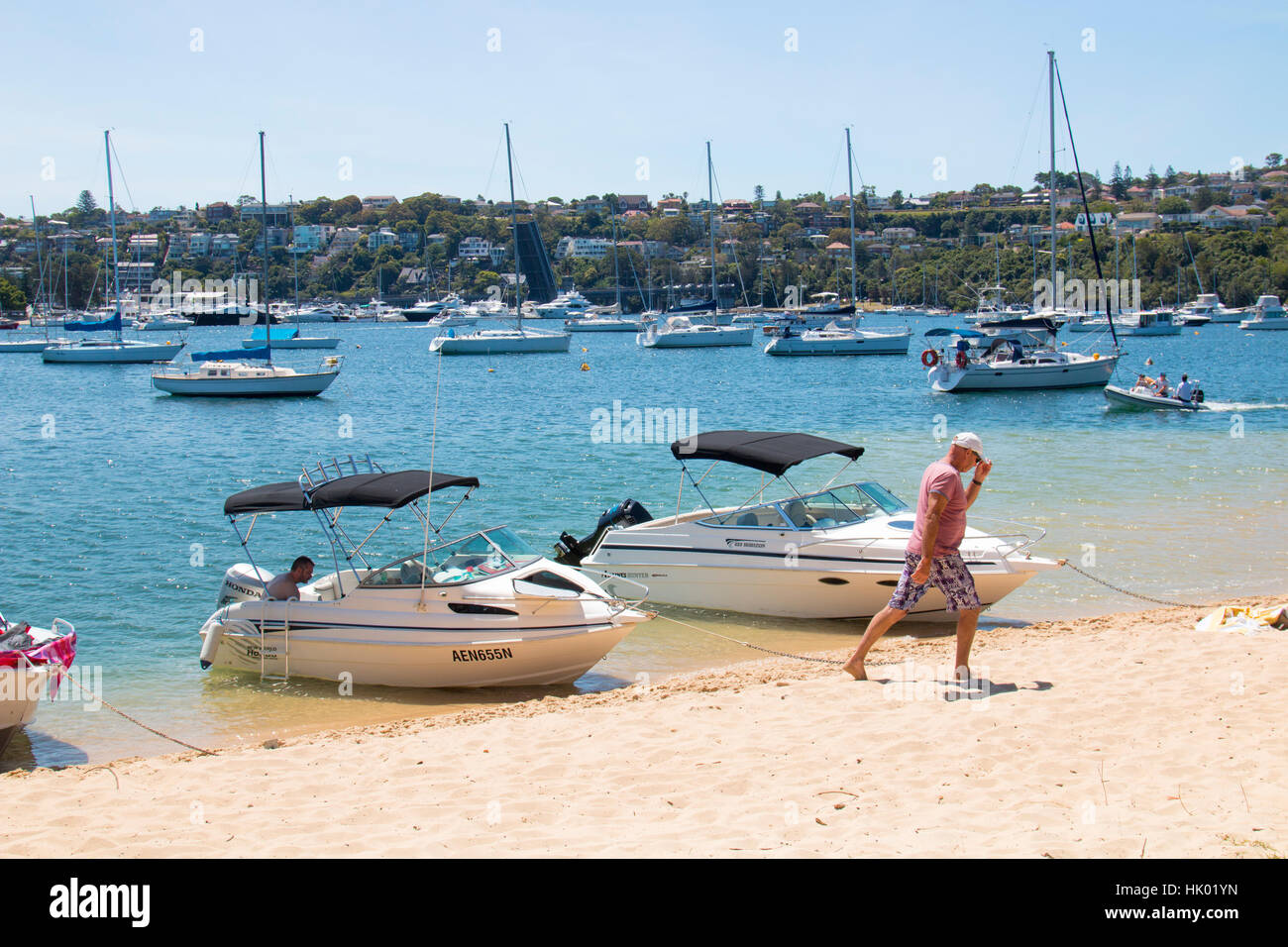 Sur la plage de port moyen Clontarf, près de Mosman, North Sydney, Australie. Banque D'Images